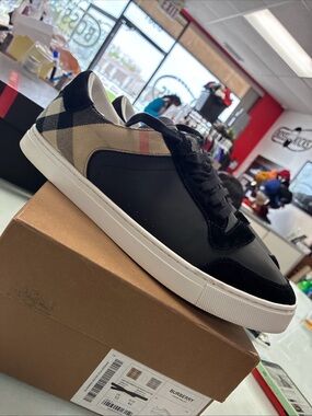 Men’s BURBERRY Men's Black NEW REETH Leather Low Top Check Sneakers EU 44 Used